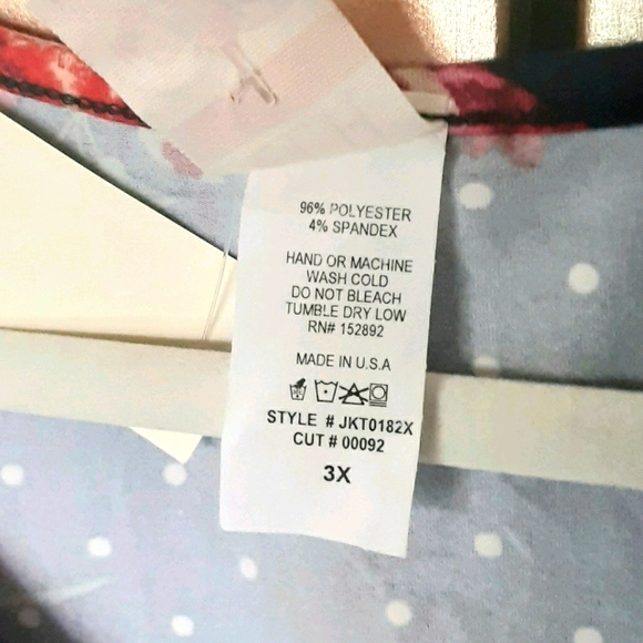 NWT E.L.H. STUDIO Tie Front Floral Dot Top - Picture 5 of 5